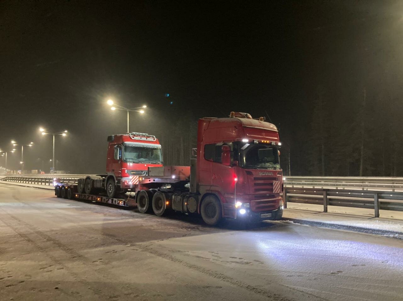 фура, грузовик, автомобиль, грузовой автомобиль, грузовики вывозят снег