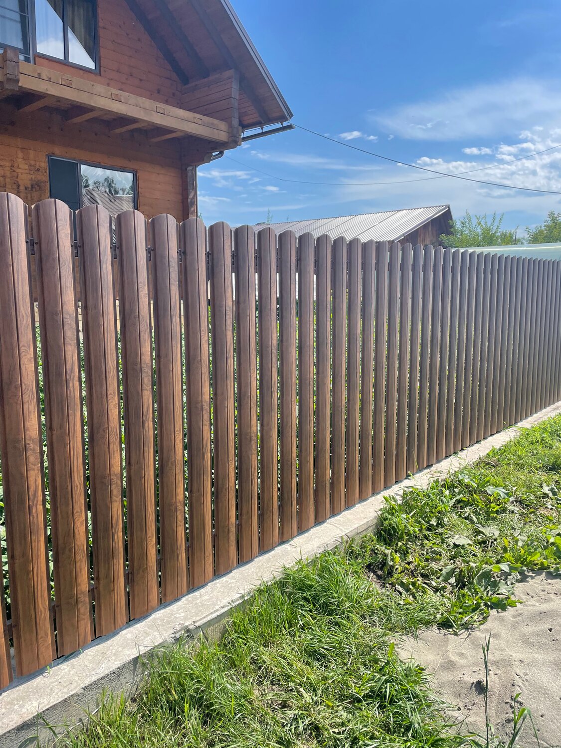 евроштакетник австрийская плетенка, штакетник для забора, красивый забор из евроштакетника, заборы из металлического штакетника, забор из евроштакетника