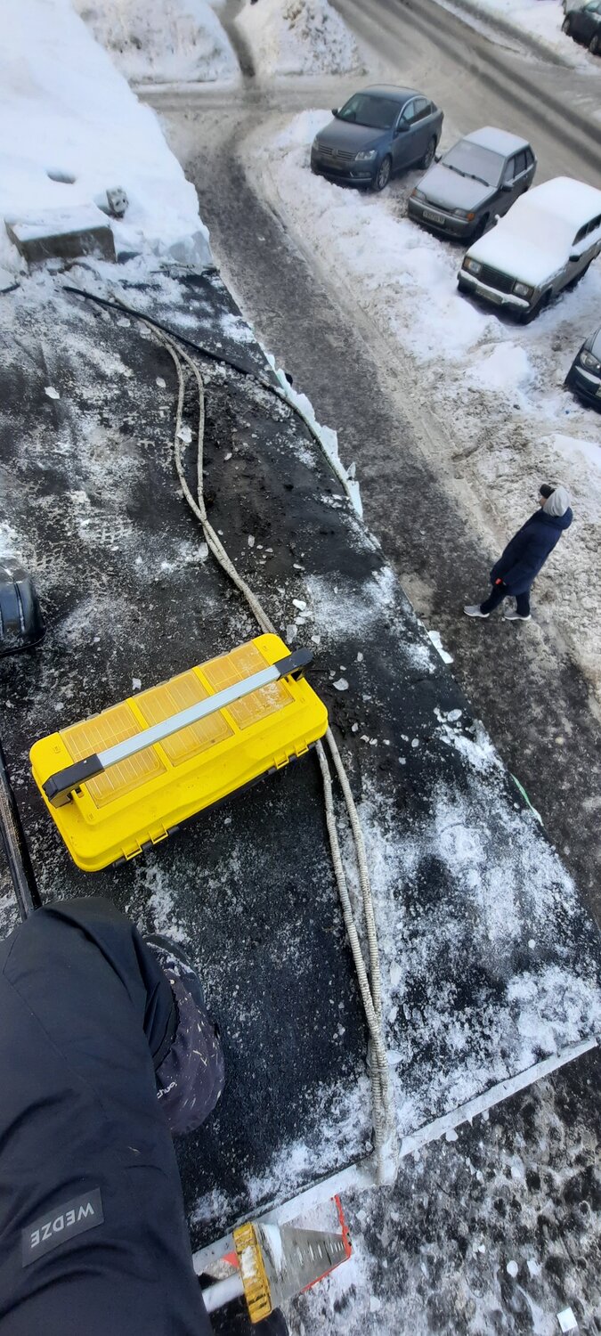 уборка снега, упали с балкона, снег в москве, выпал снег, снег