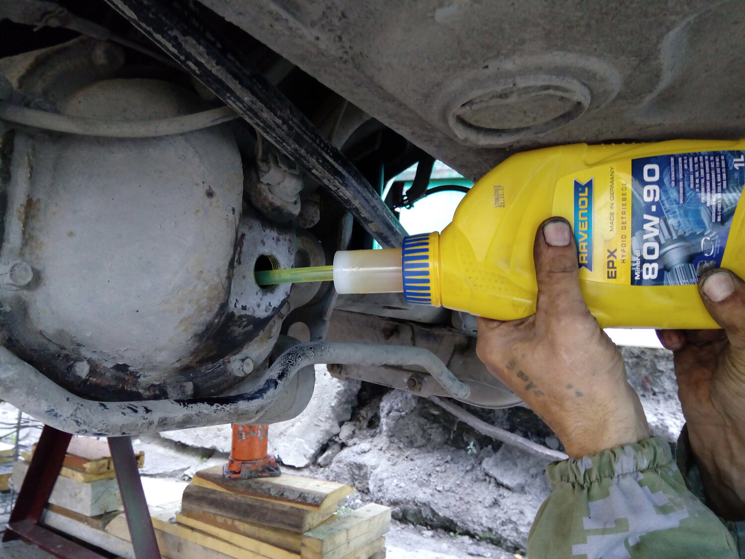 масло в редуктор вольво 740, масло в редуктор, замена масла, замена масла в редукторе, замена масла в двигателе