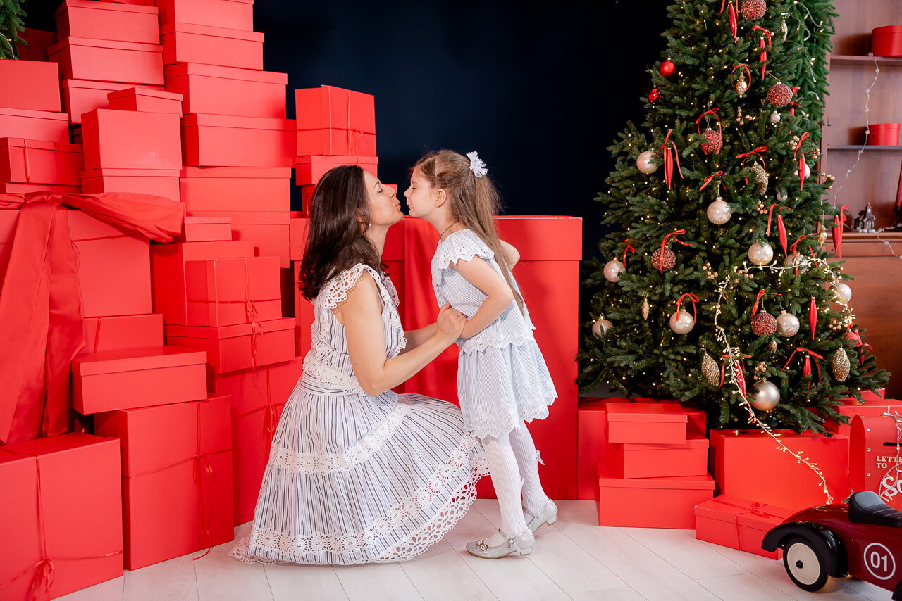 новогодняя фотосессия, новогодняя фотосессия в студии, рождественские студийные фотосессии в таллине, человек, девочка