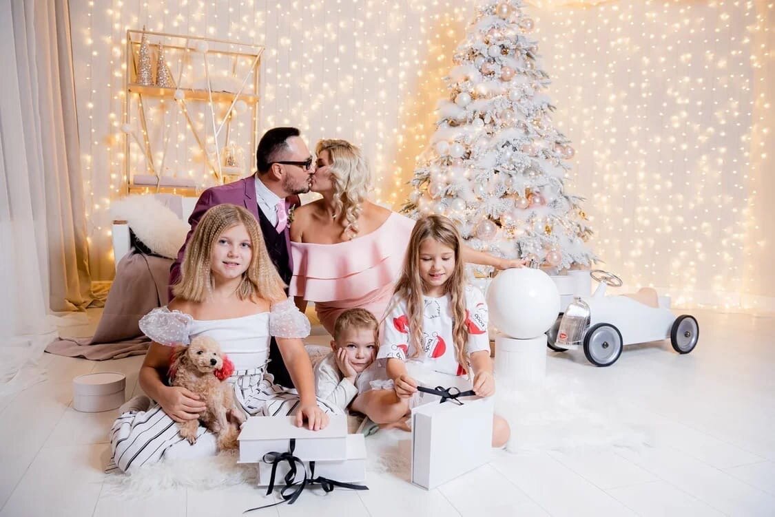 фотосессия семейная новогодняя, семейная фотосессия в студии, новогодняя фотосессия в студии, новогодняя фотосессия в фотостудии, фотосессия семейная