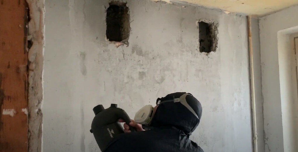 штробить стены, демонтаж стен, штробление стен, штукатурка стен, со стен