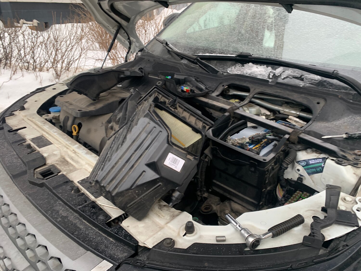 газовые упоры капота шкода йети, газовые упоры капота toyota auris 2008, подкапотное пространство е60, автомобиль, упор капота lifan x60