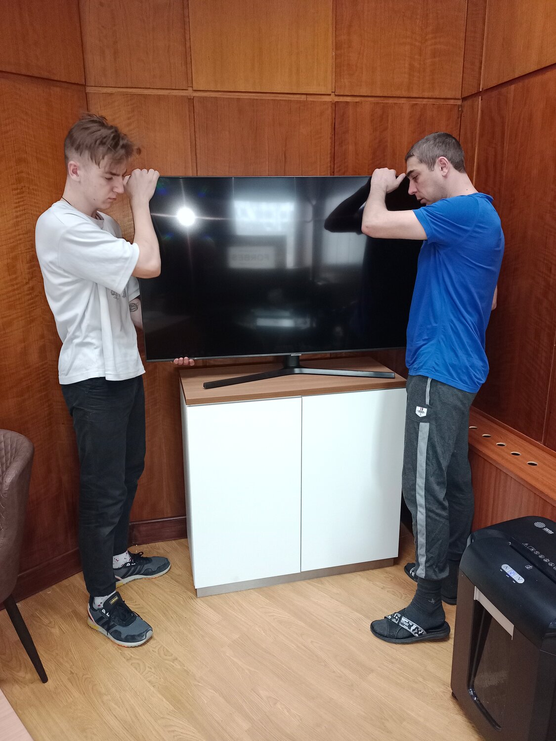 телевизор, телевизор дома, модель телевизора, установка телевизора на стену, установщик телевизора