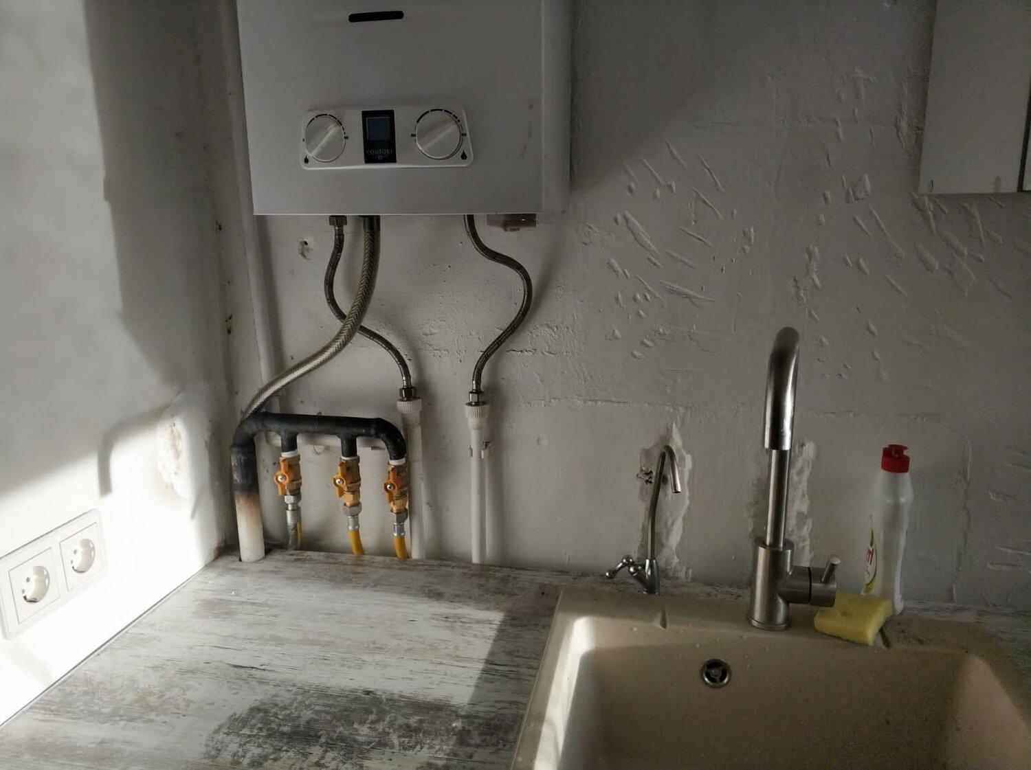 квартира, газовые счётчики в квартиру для варочной панели, газовая труба в квартире последний этаж, квартира квартира, установка газового счетчика в квартире