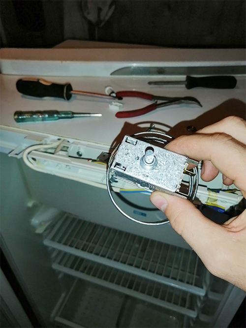 термостат холодильника, stinol 102 термореле, электроника, терморегулятор, плафон освещения багажника