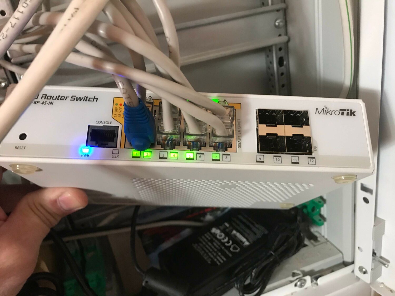 сетевое оборудование mikrotik, mikrotik роутер, маршрутизатор mikrotik, mikrotik 328, mikrotik