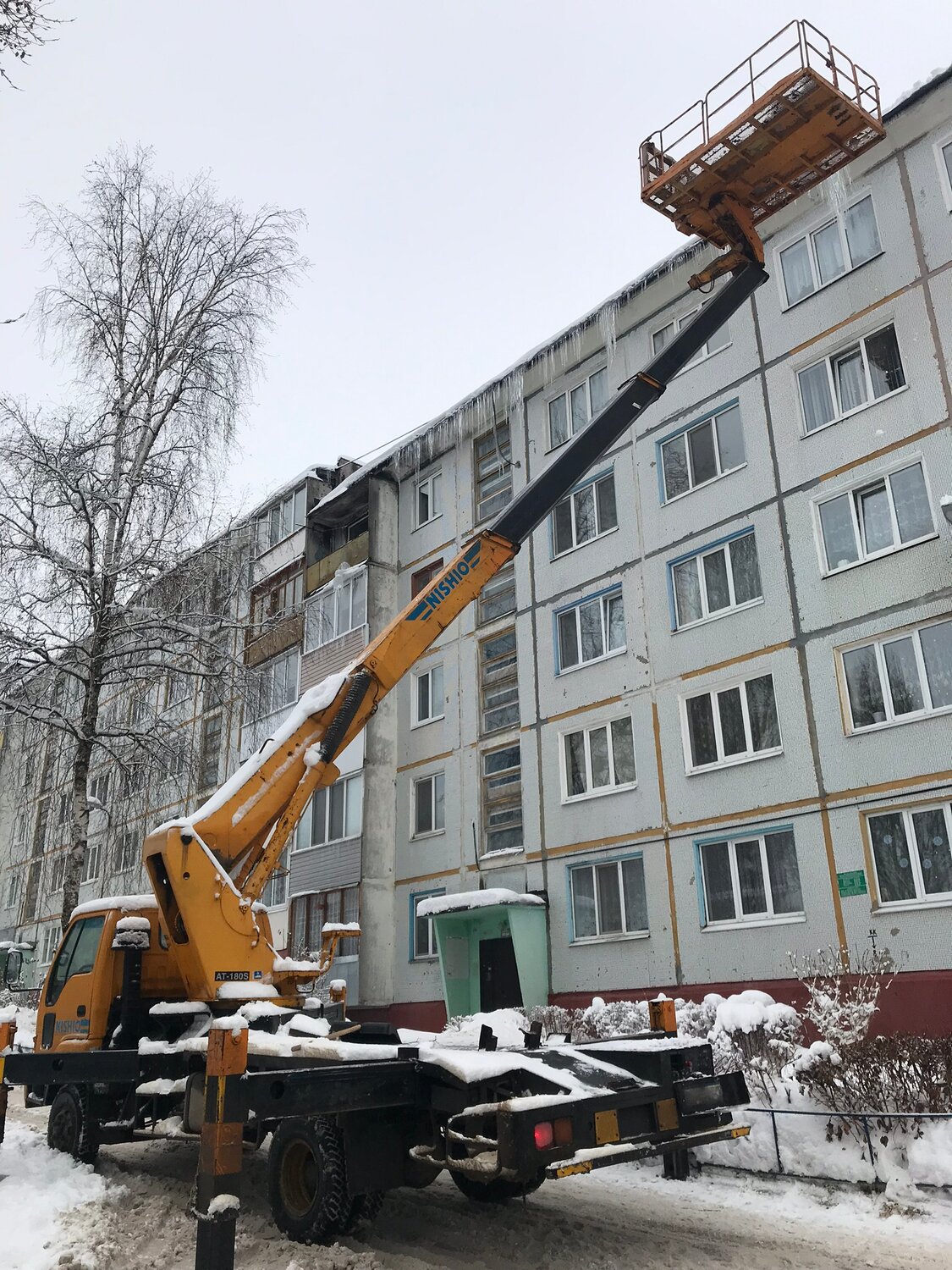 автовышка газ, аренда автовышки, телескопическая автовышка, замена ламп уличного освещения с автовышки, услуги автовышки