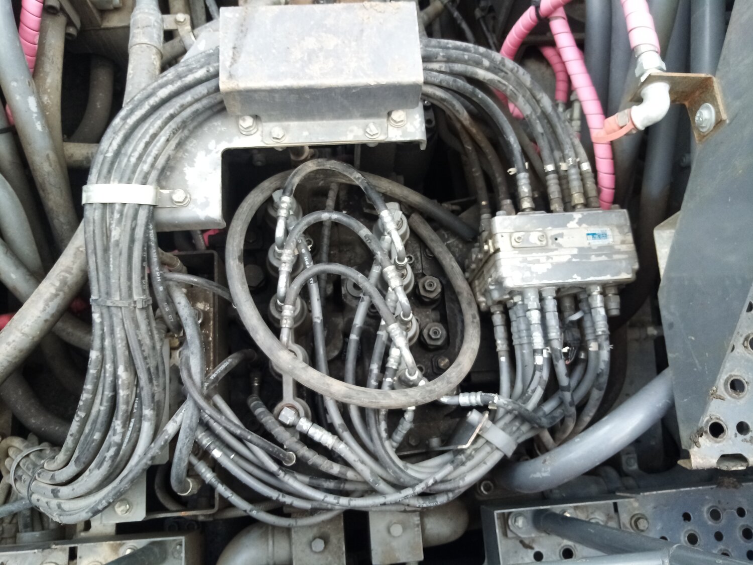 рефрижератор кариер хариус 350, дозатор ауди 100 2.3, экскаватор kobelco sk75ur разводка гидрошлангов, дозатор ауди 80, вакуумный шланг гбо duratec he