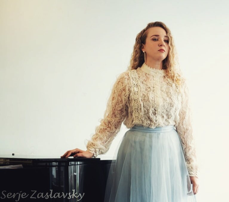 девушка, gabrielle aplin - happy xmas, мода для девушек, девушка платье, кружевное платье