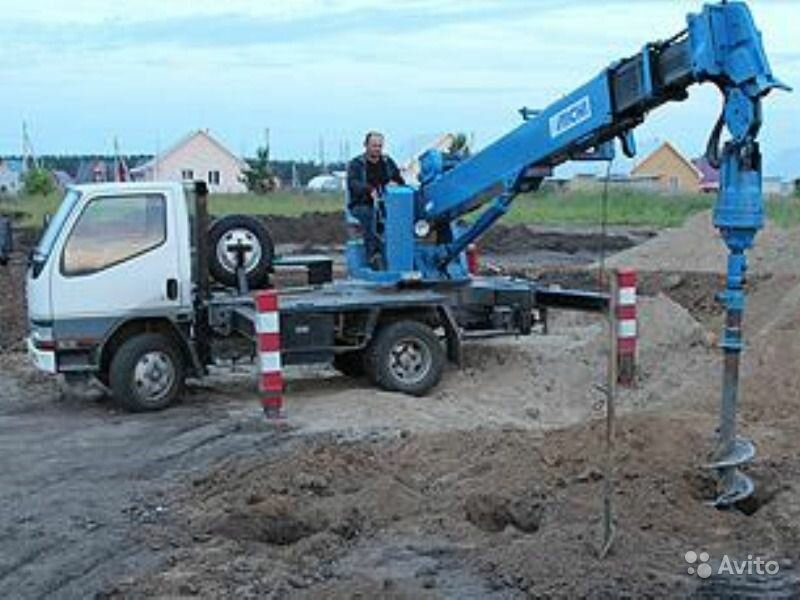 ямобур aichi d501 на базе isuzu, ямобур глубина бурения до 10 м, ямобур, японский ямобур aichi исузу, mitsubishi canter ямобур
