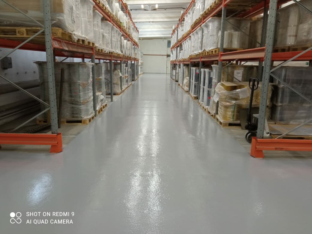 краска полиуретановая levl coat 251, промышленные полы, промышленный наливной полимерный пол склад, пол на складе, полимерные полы