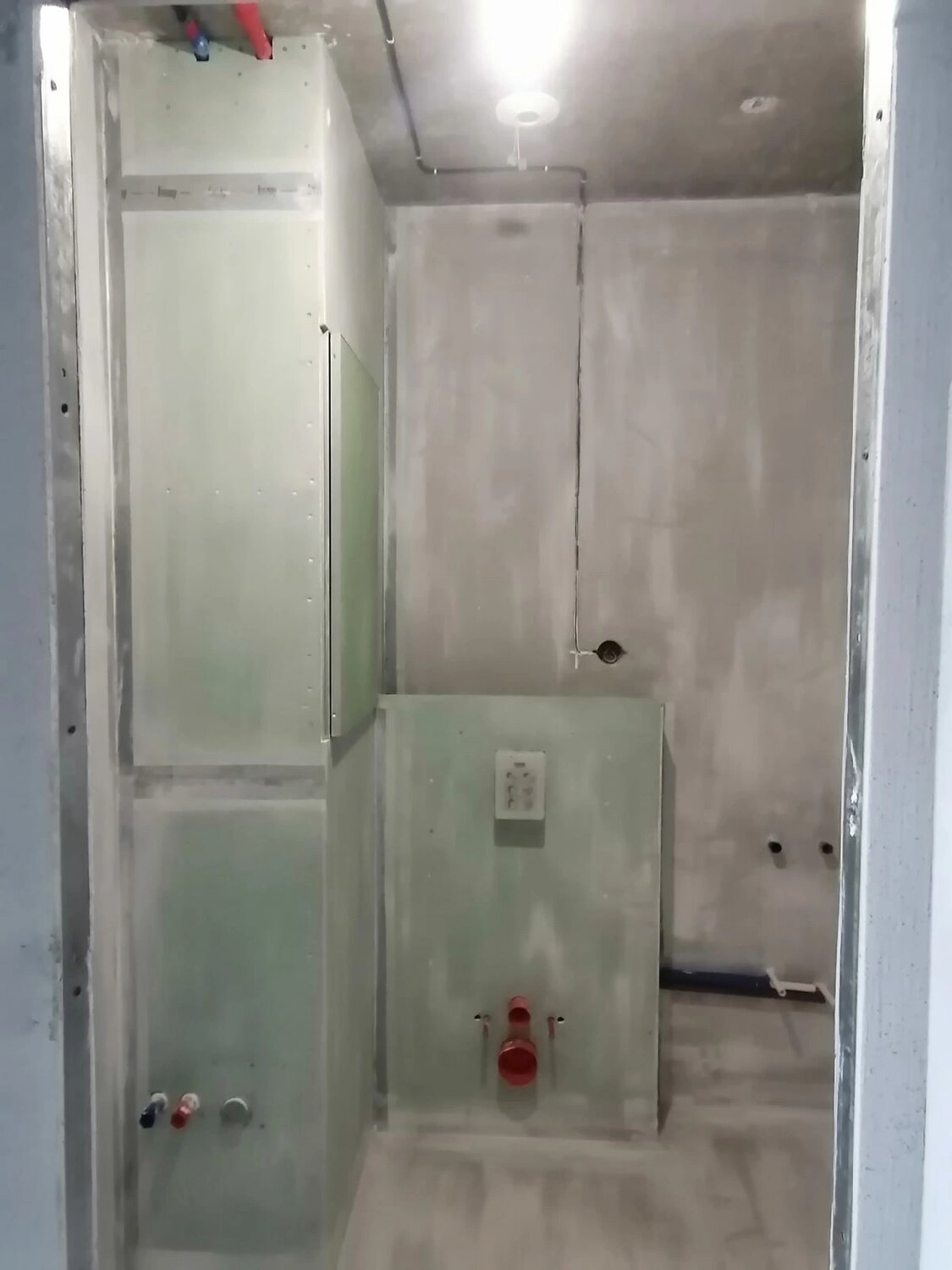 обшивка инсталляции гипсокартоном, инсталляция гипсокартон, санузел под ключ, ремонт ванной