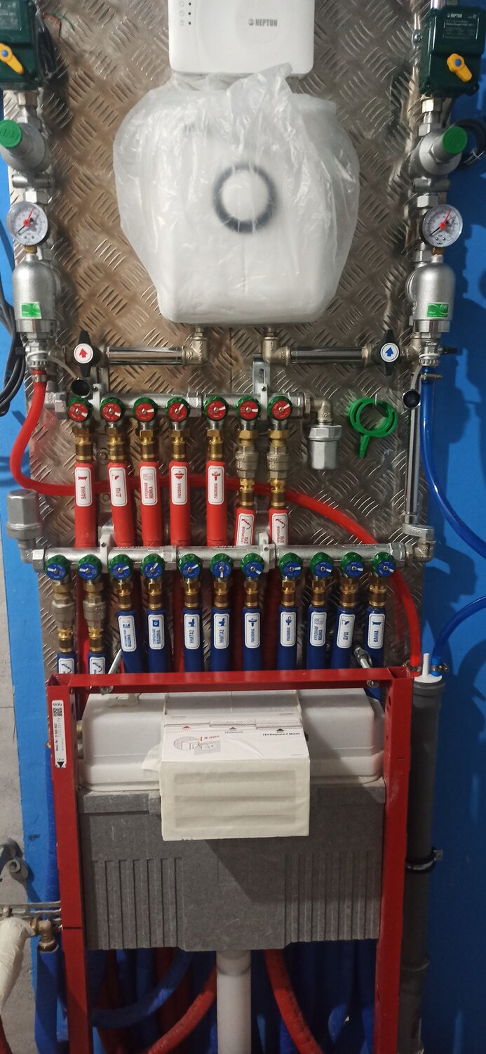 сантехника, коллекторный узел водоснабжения, инженерная сантехника, коллектор водоснабжения, сантехника разводка