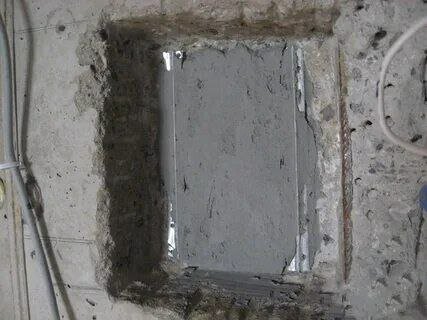 штукатурка откосов, ниша в бетоне под электрощит, стена из бетона, оштукатуривание стен, штробление стен