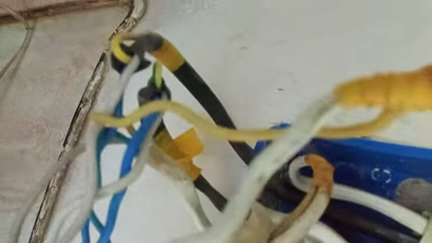 работа электрика, провод, проводка, монтаж электропроводки, электропроводка