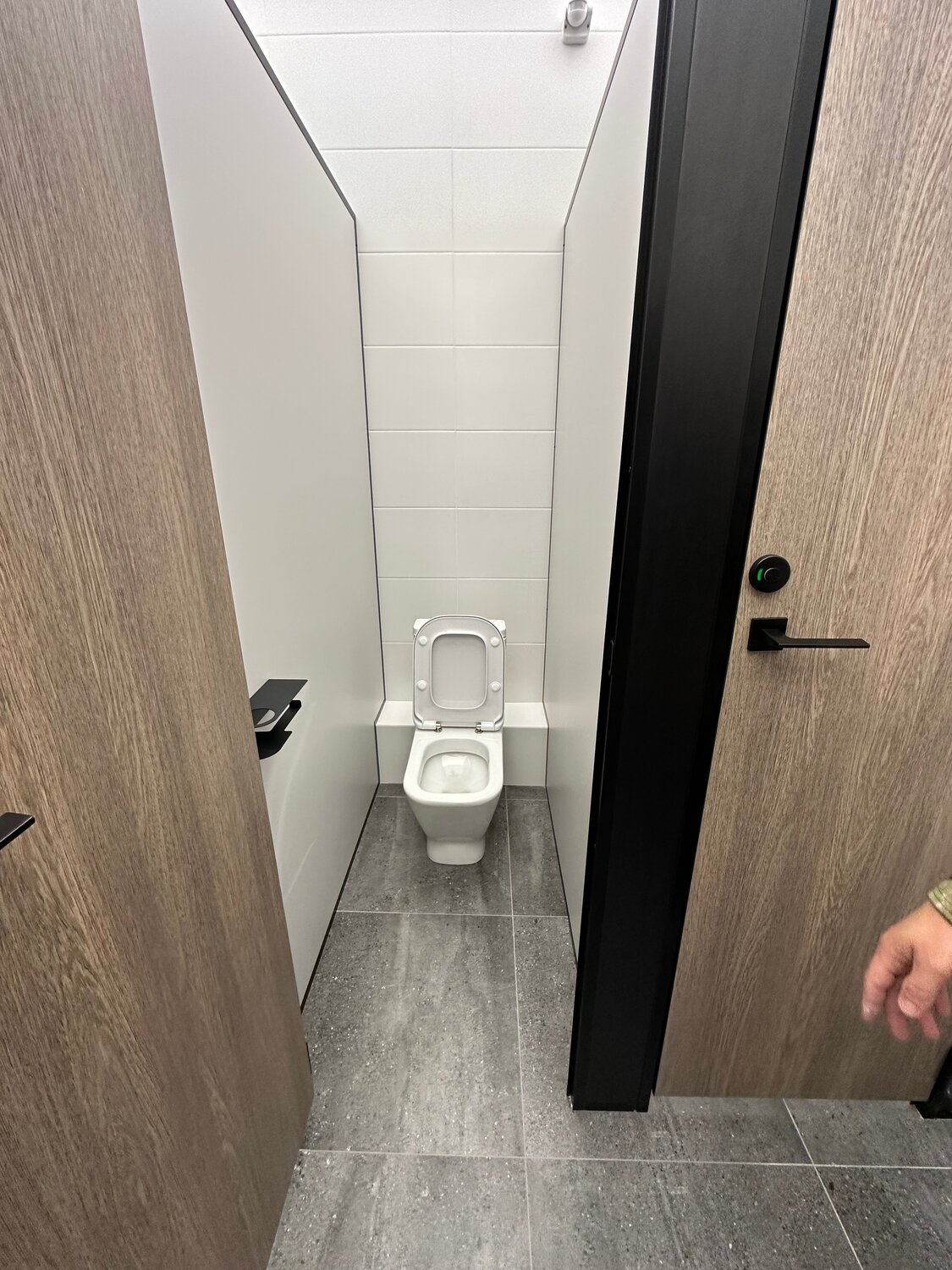 туалетная комната с инсталляцией, туалет, унитаз, подвесные унитазы, туалет современный