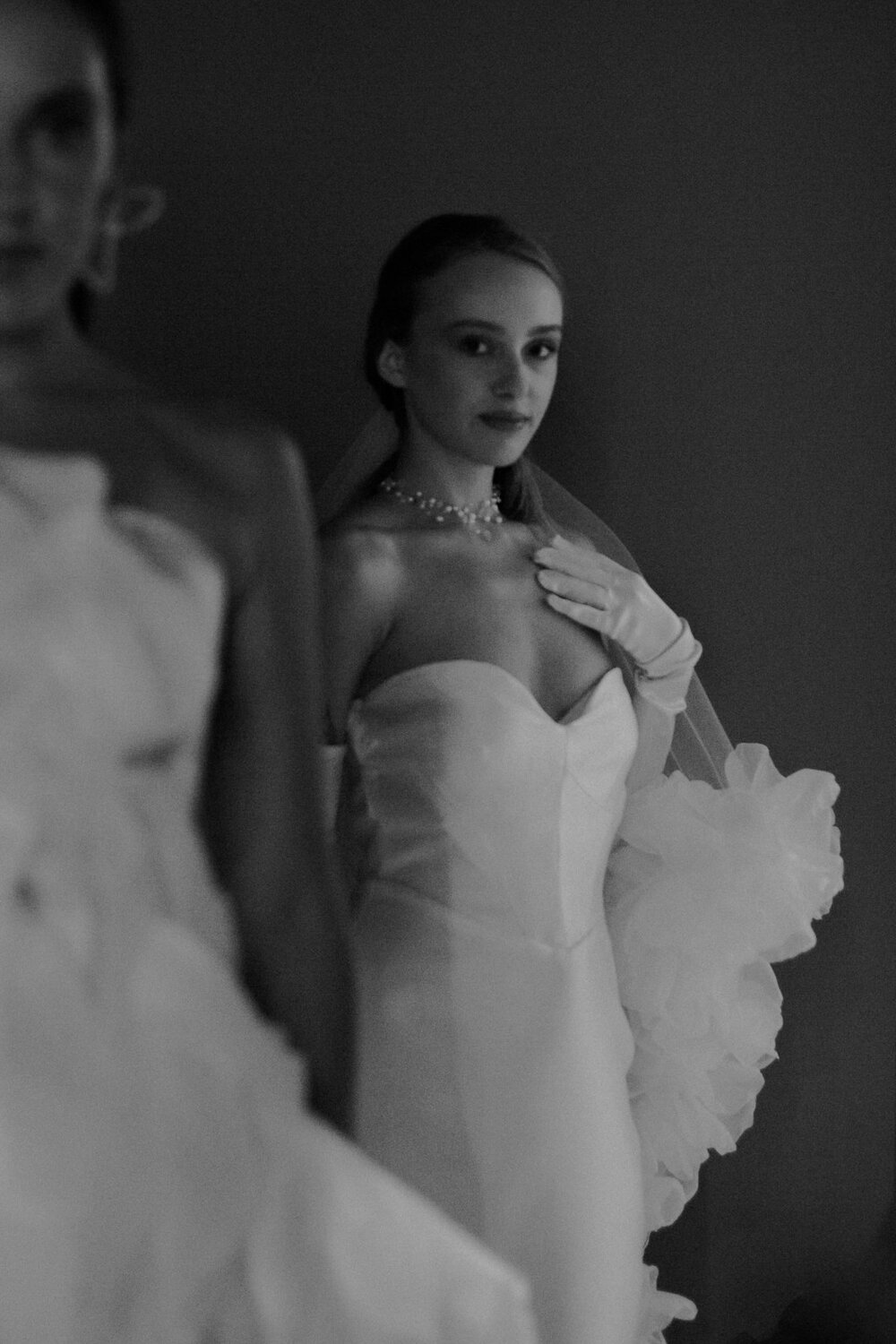 девушка, невесты 2023 свадебный образ, стильная невеста, фотосессия невесты, свадебный фотограф