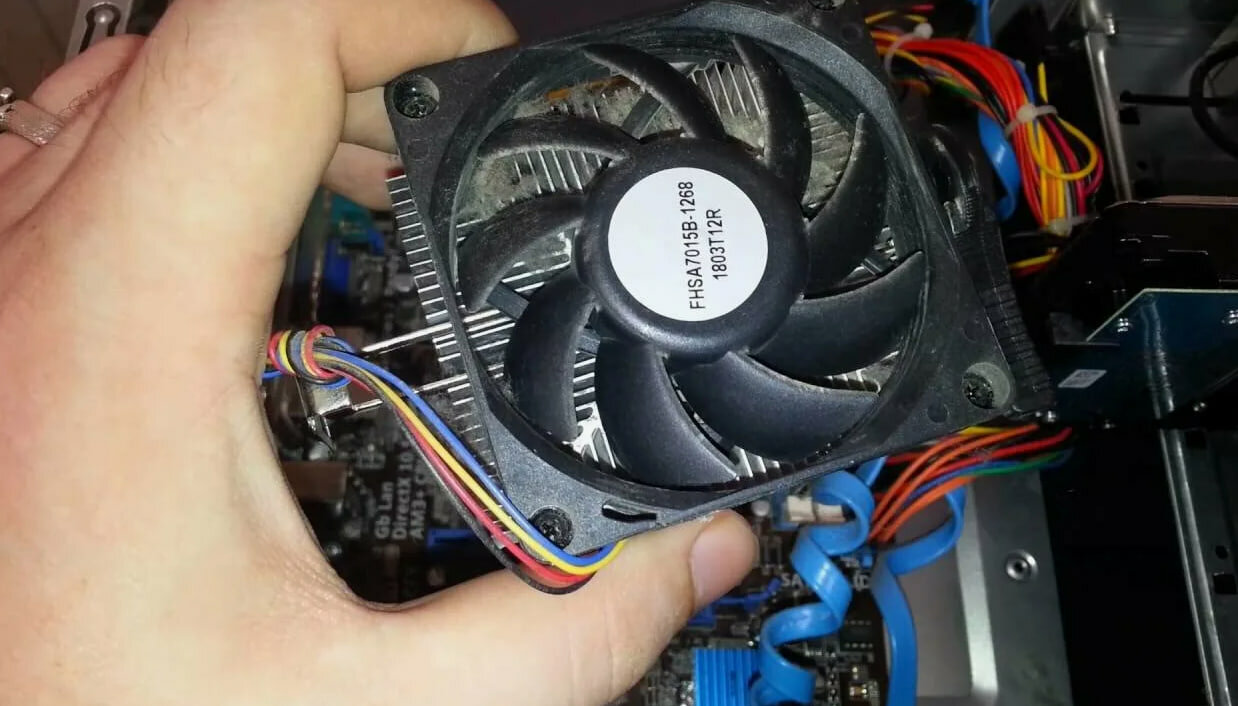 боксовый кулер intel кулер, кулер блока питания т2т, кулер на процессор, кулер, кулер в компьютере