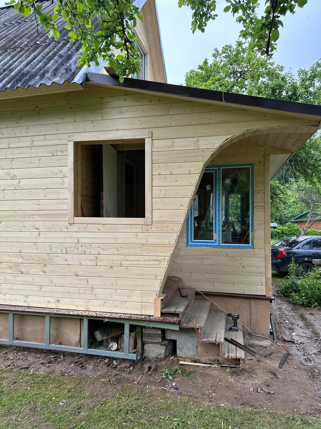 пристройка комнаты к дачному дому, пристрой веранда к деревянному дому, пристройка к дому на даче, пристройка к дому веранды и террасы, пристройка веранды к дачному дому