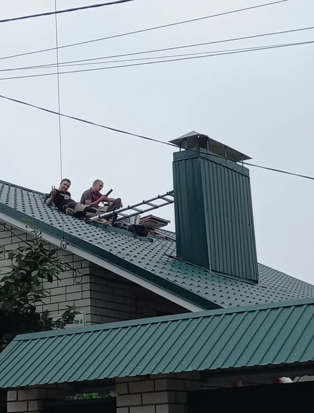 монтаж кровли, крыша из металлочерепица, монтаж металлочерепица, профлист на крыше, монтаж кровли из металлочерепицы