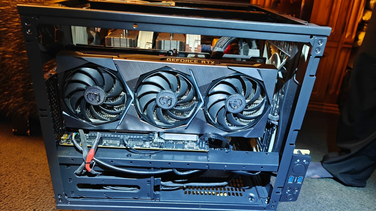компьютерные комплектующие, корпуса для компьютера, корпуса пк, компьютерные корпуса, rtx 4090 в корпусе