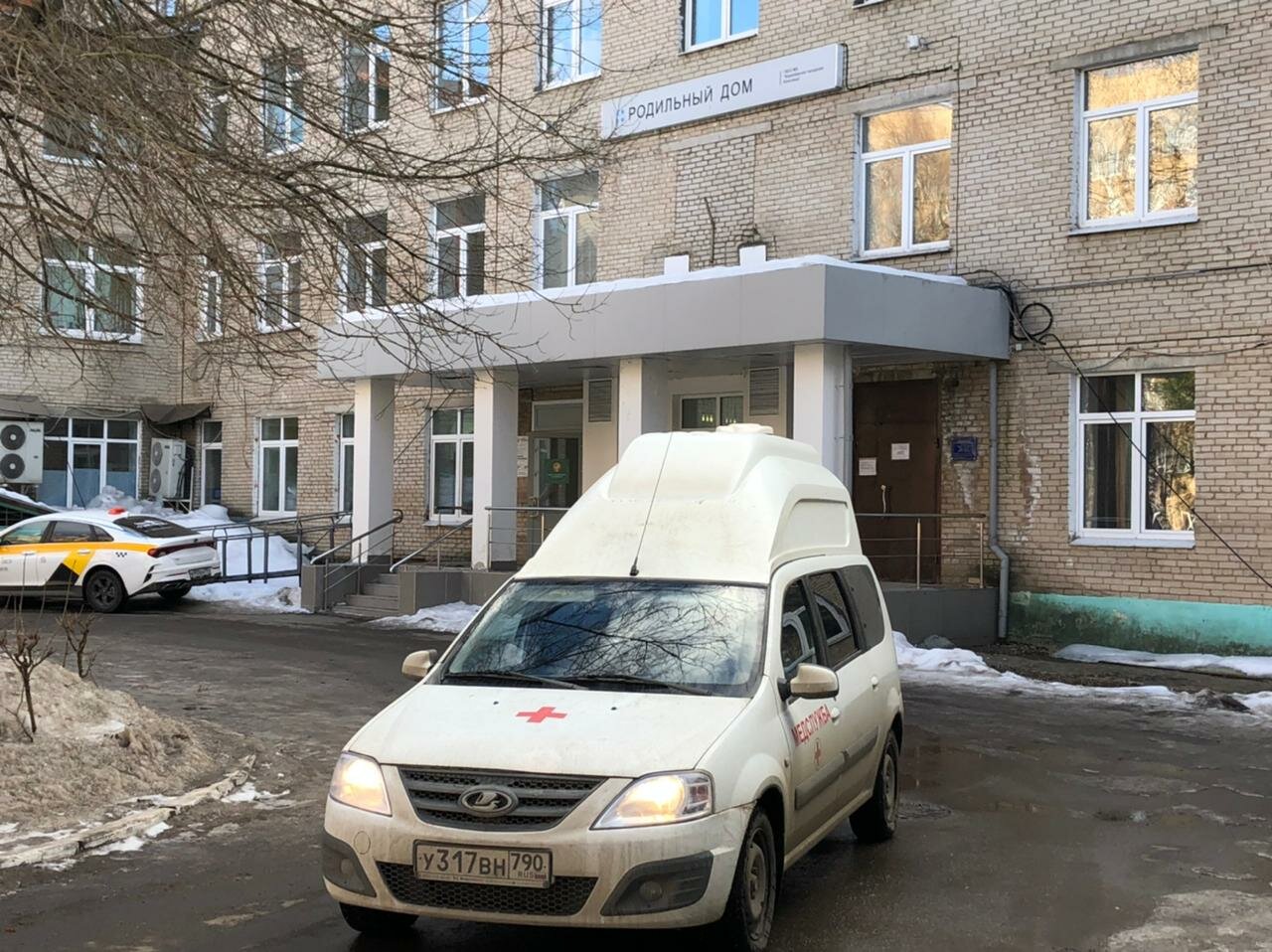 газ газель 3302, газ газель next, городская поликлиника, саратовская городская поликлиника 3, lada largus