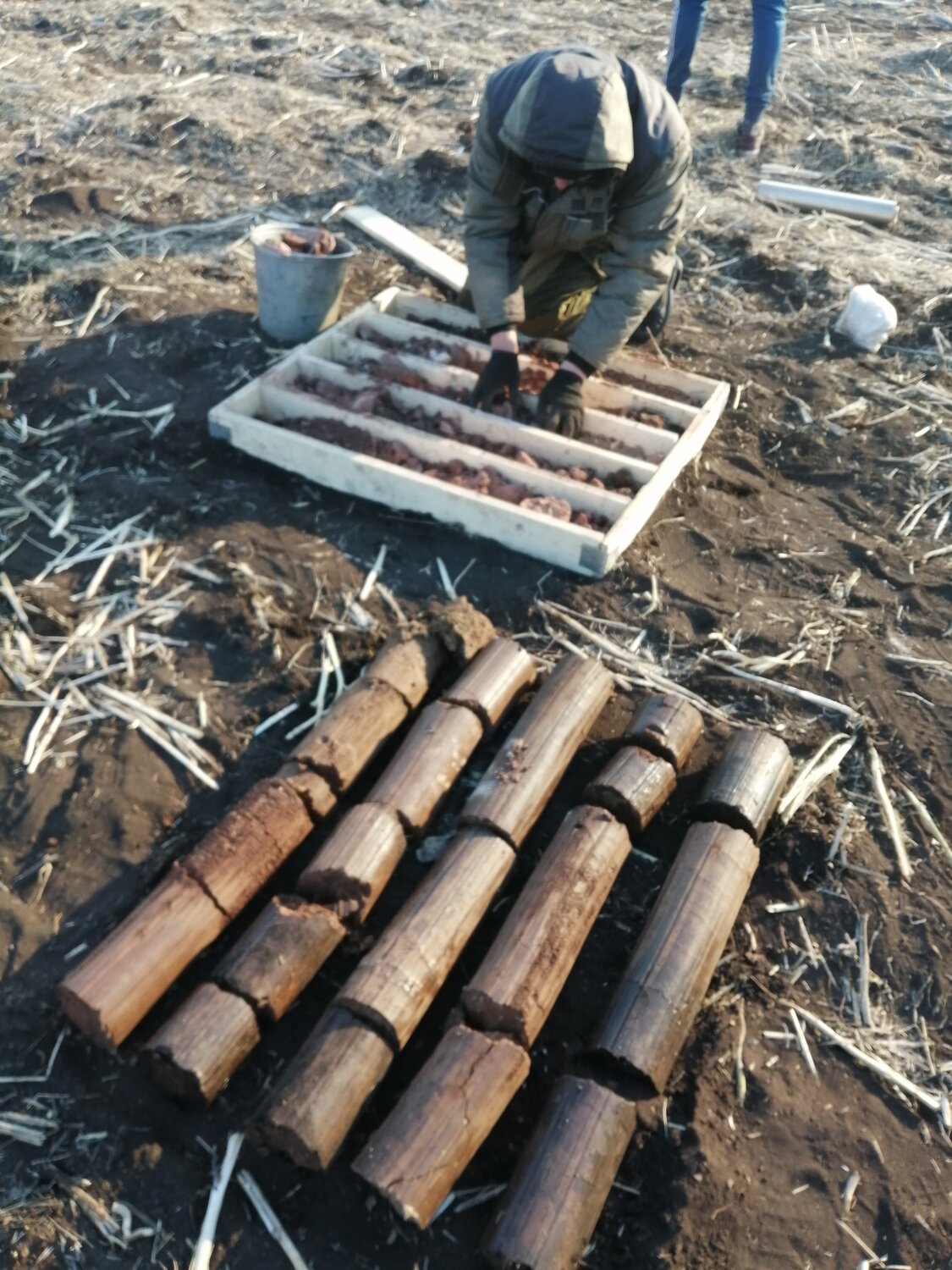 боеприпасы в поле, боеприпасы, схрон боеприпасов вов, подвоз боеприпасов, склад боеприпасов