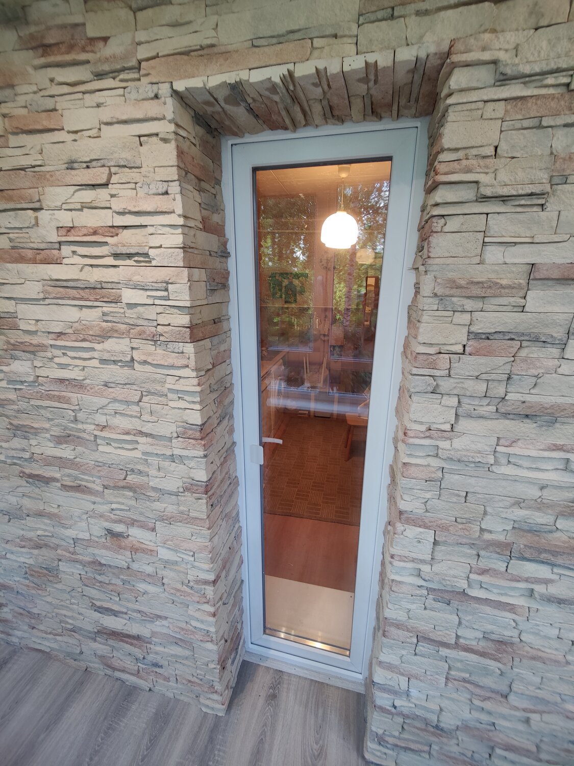 veka softline 70 входная дверь, входная пластиковая дверь, дверь пластиковая, двери со стеклом, облицовочный камень