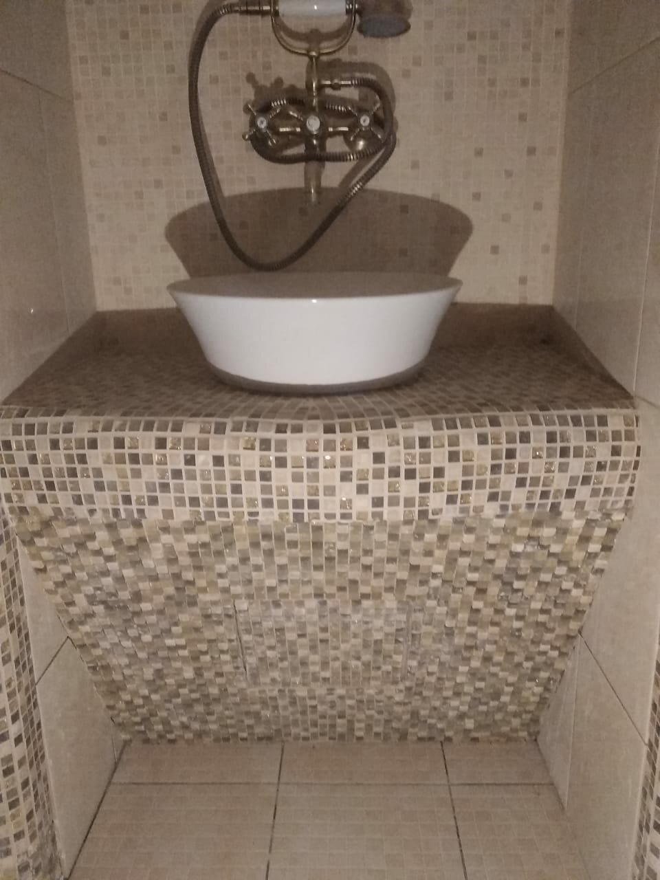 душевая из мозаики, мозаика на пол, мозаика для ванной, раковина из мозаики, ванная комната