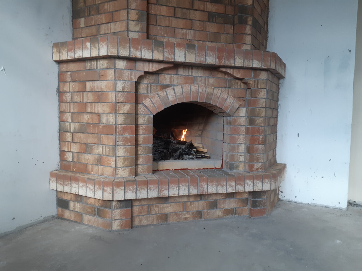 печь камин из кирпича, камины печи, печь камин кирпичная, кирпичный камин, камин из кирпича