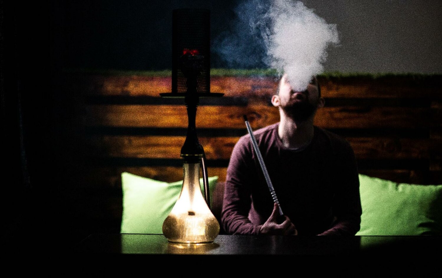 кальян, темнота, дым кальяна, hookah кальян, человек