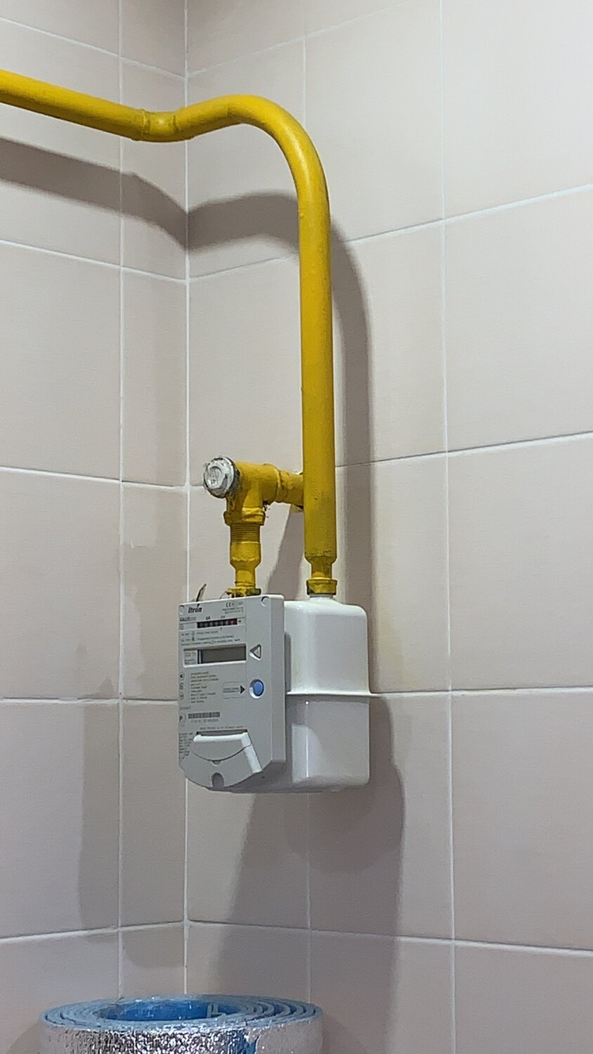 газовый счетчик 100 в котельной, подключение газа, газовый счетчик g4 установленный на трубе газа, газификация, газификация дома