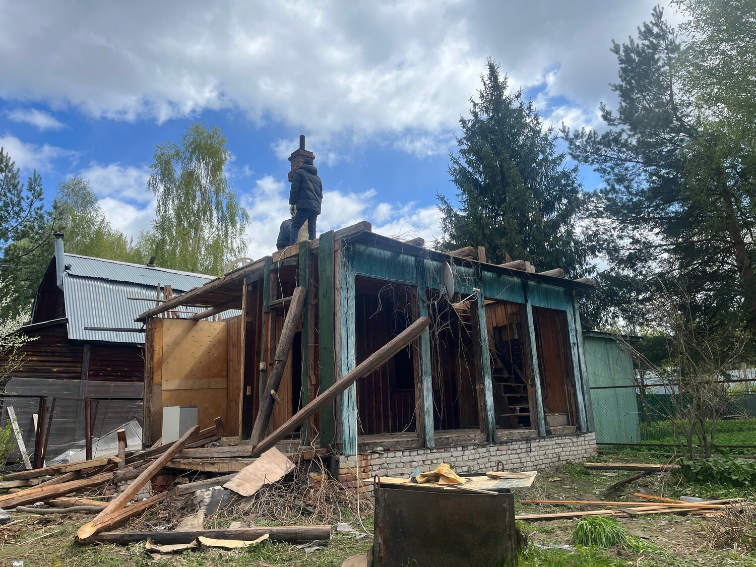 дачный дом, снос дома, разбор дачных домов, дачные постройки, сносят дом