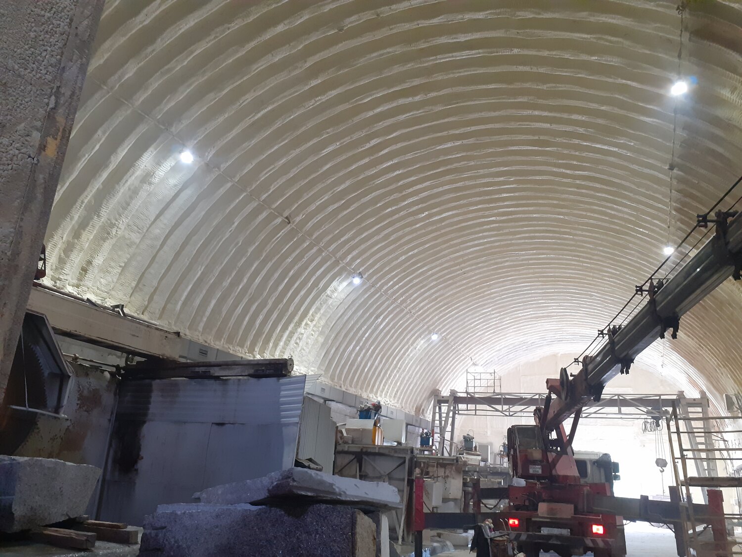 утепление ангара ппу (пенополиуретаном), утеплитель ппу арочного ангара, утепление ангара арочного пенополиуретаном, ангар, арочный ангар