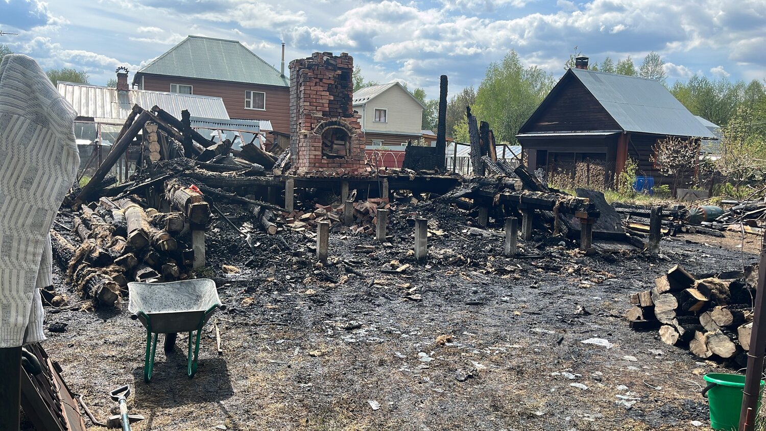 сгоревший дом, пожар в деревне, сгоревшие дома, пожар в частном доме, поджог дома