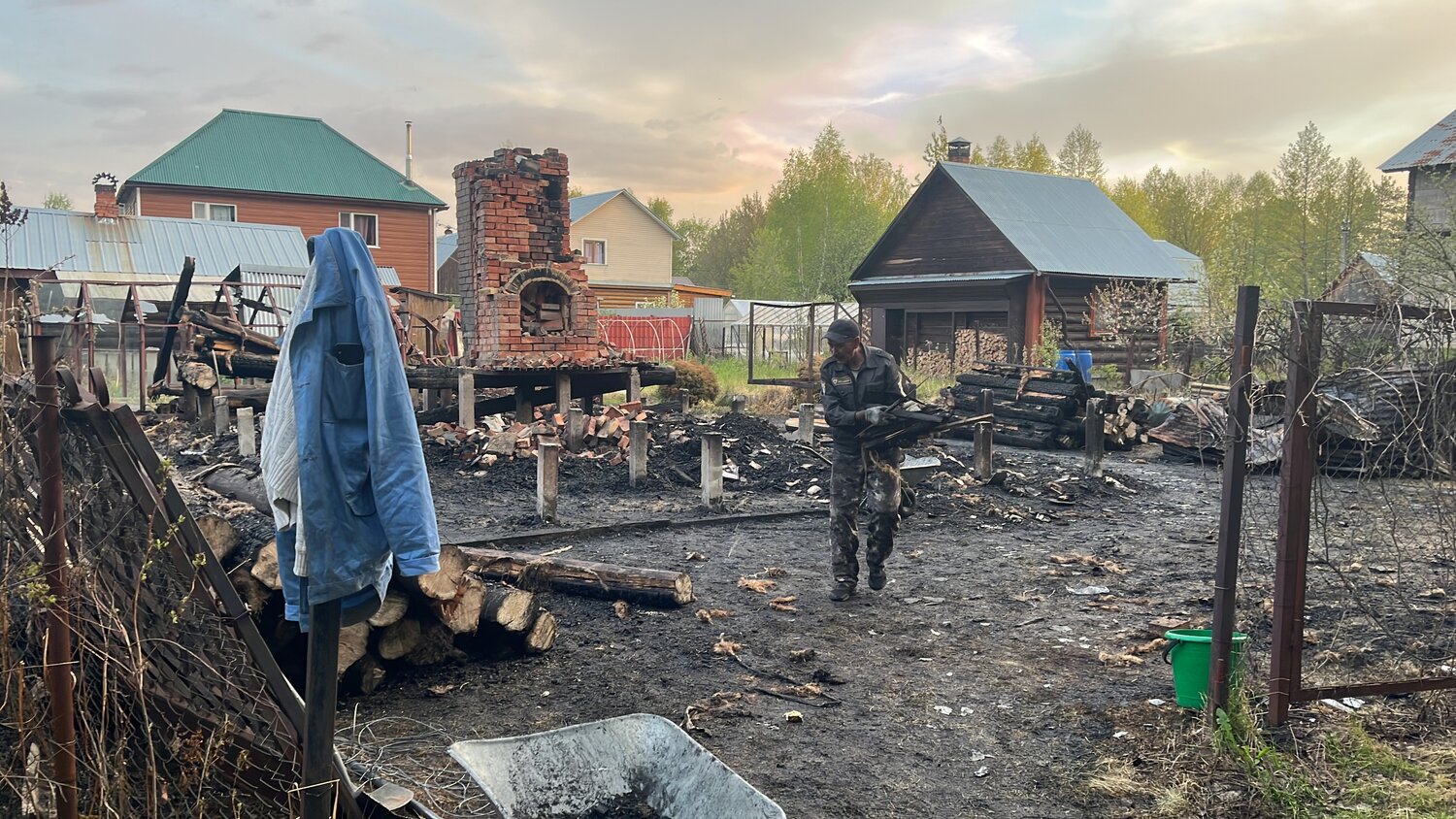 сгоревший дом, пожар в деревне, поджог дома, сгоревший дачный домик, пожар в частном доме