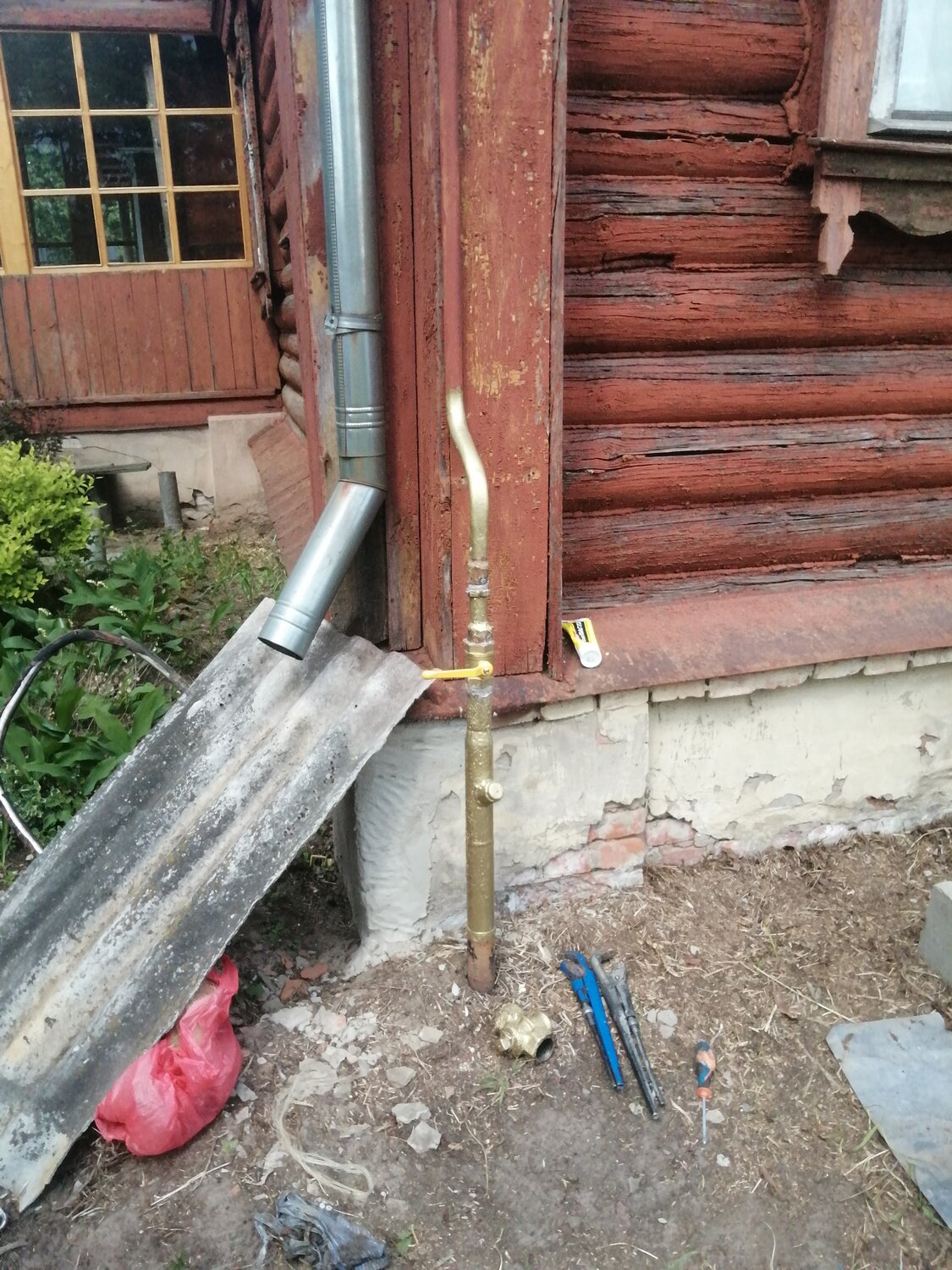 дымоход в частном доме, приставной дымоход в частном доме, дымоход для котла, установка дымохода, монтаж дымохода