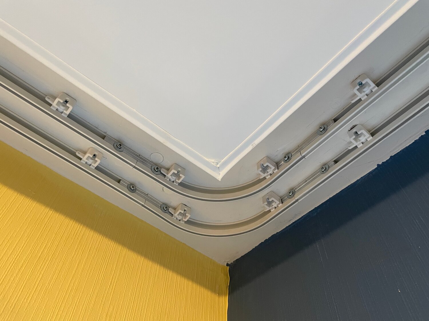 карнизы для штор, карнизы для штор потолочные угловые, карниз для эркера, карниз, потолочный карниз для штор