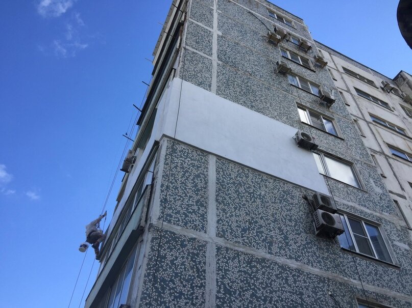 остекление балкона в панельном доме, балкон в панельном доме, фасадные панели на балконе, жилой дом, остекление балконов
