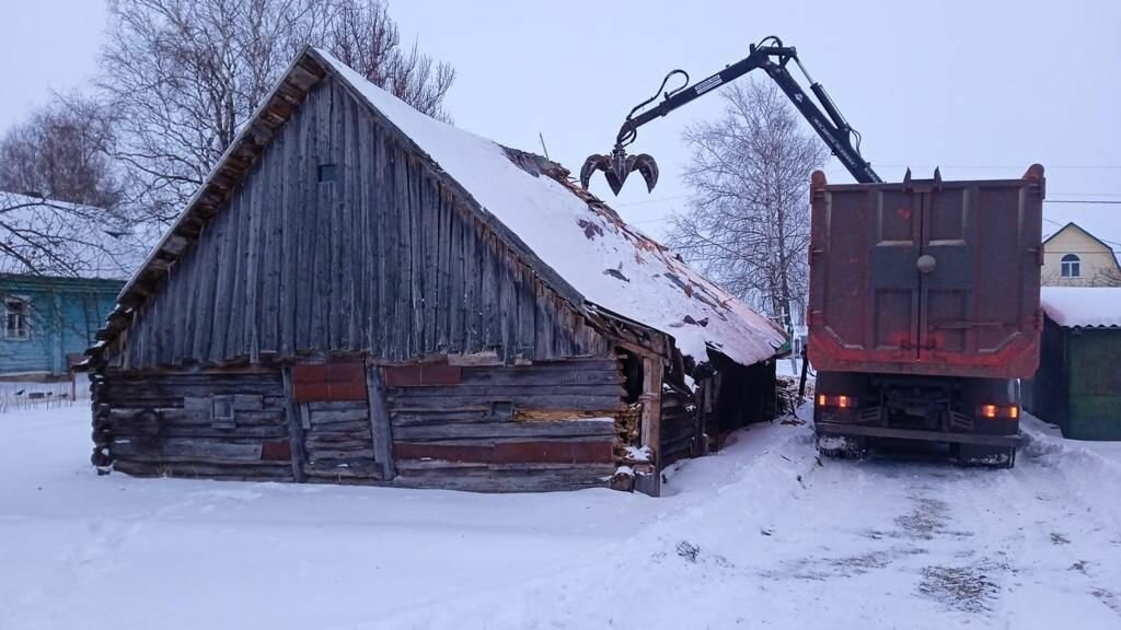 дом амбар, снос дома, разбор старого сарая, снос домов, старый дом