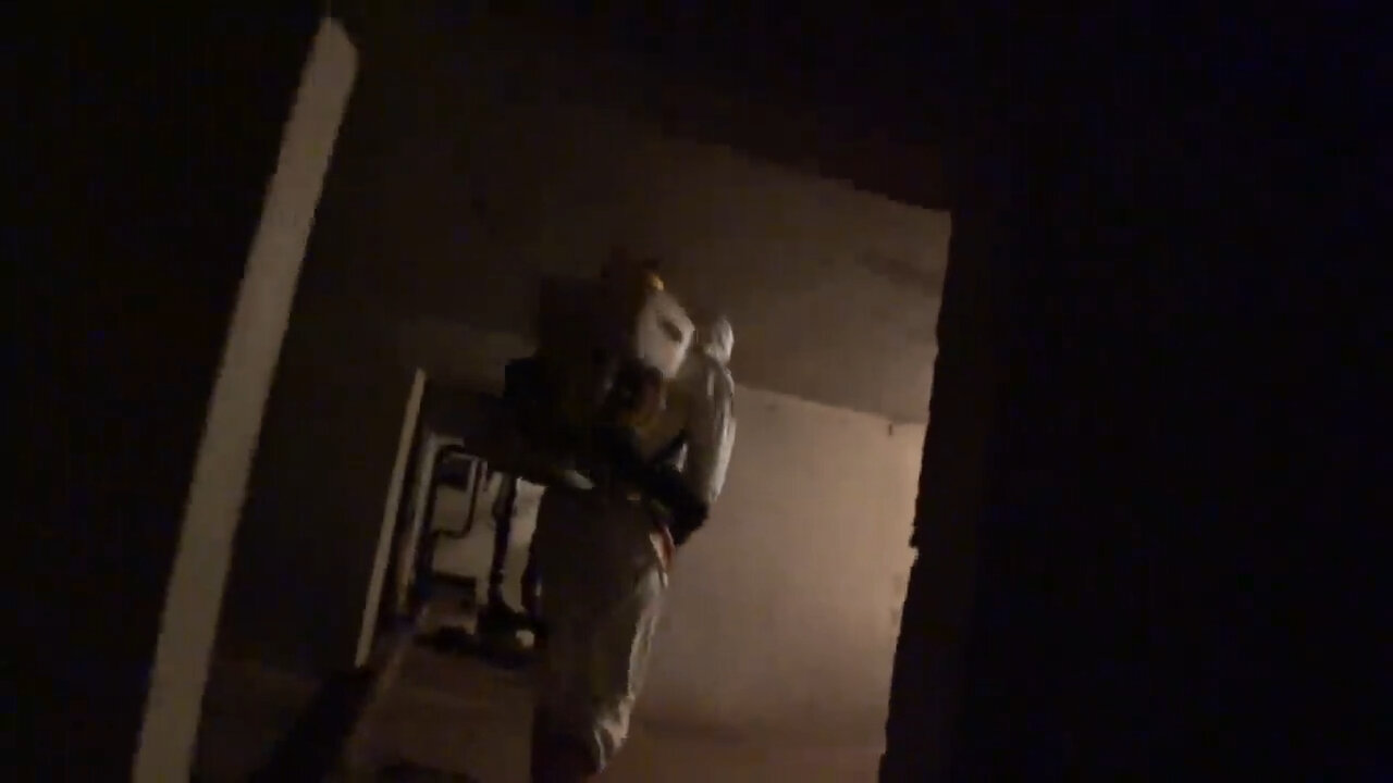 темнота, проклятый камень фильм 2012, человек, пожарный из пожара, пожар в доме