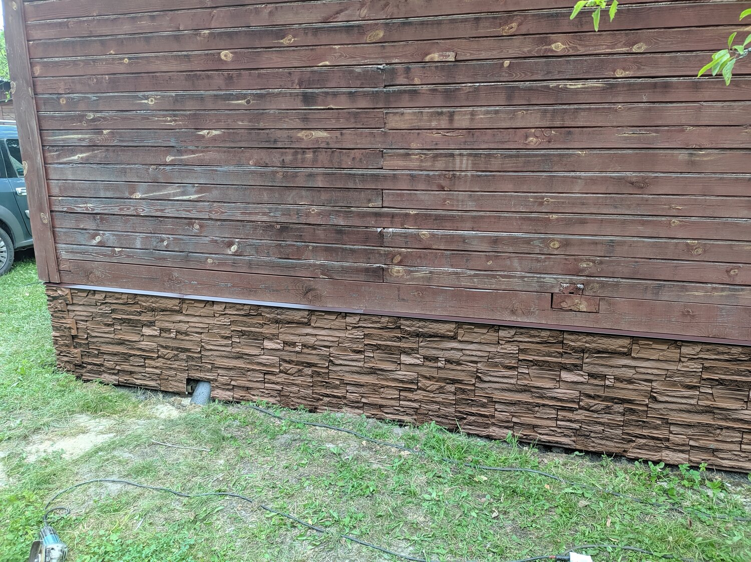 фасадная панель «royal stone», скалистый камень монреаль, отделка цоколя камнем, натуральный камень для цоколя, отделка цоколя натуральным камнем, leonardo stone искусственный камень