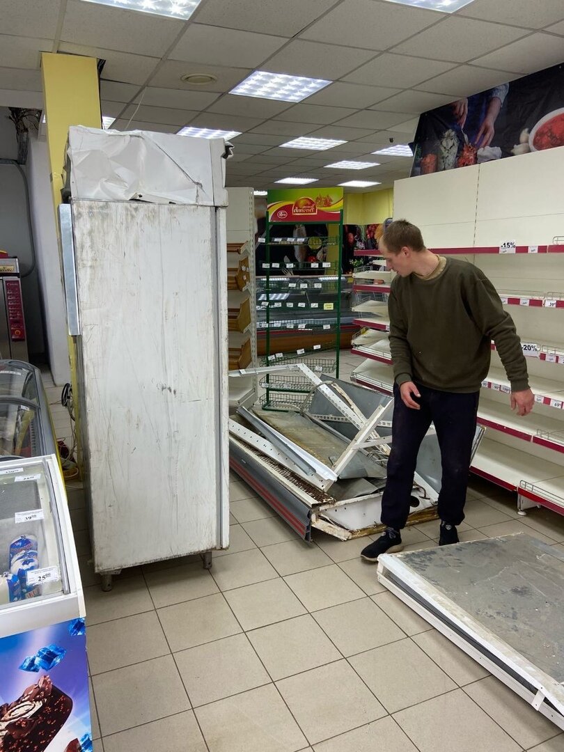 торговое оборудование, торговые стеллажи, торговое холодильное оборудование, складской бизнес, полки супермаркета