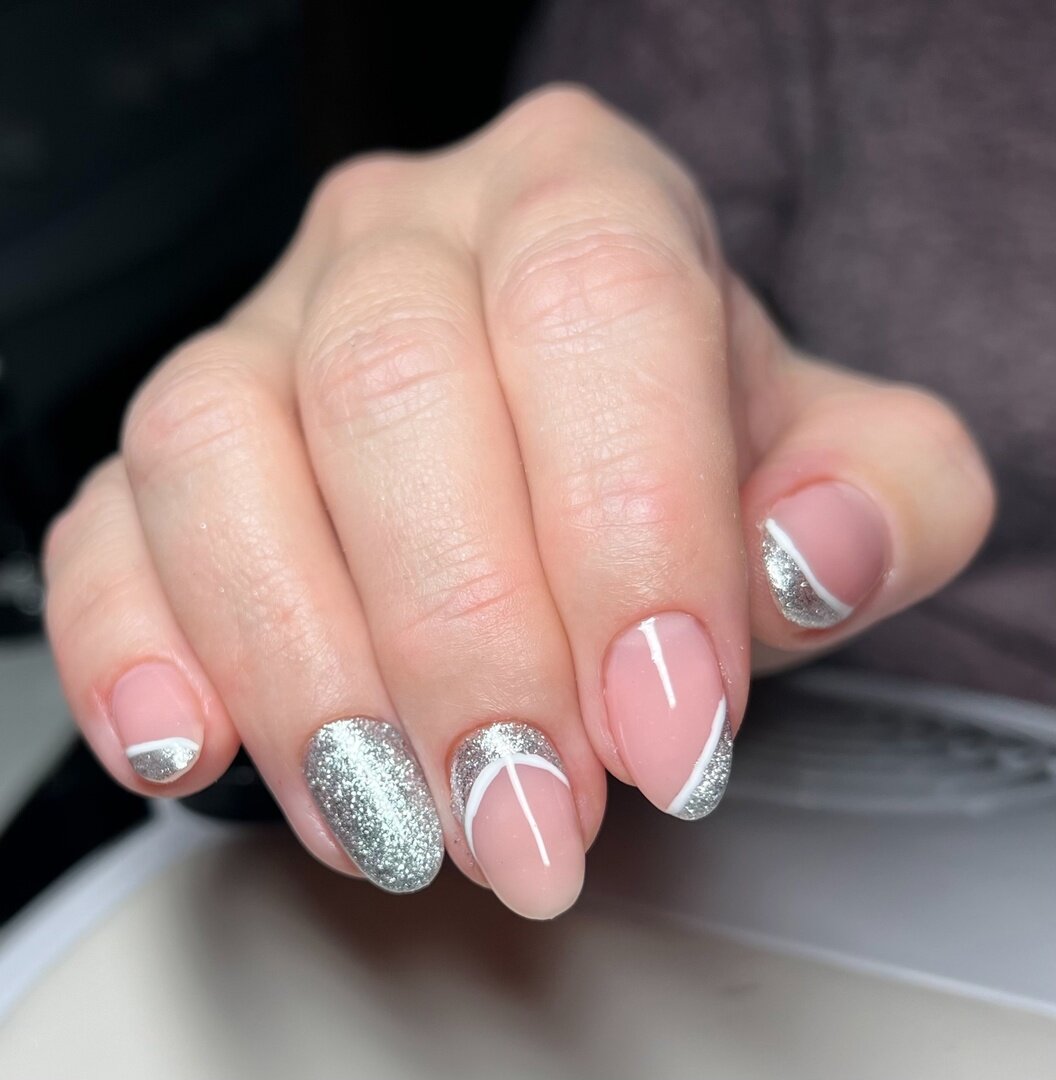ногти, маникюр френч с серебром, серебристый френч на ногтях, маникюр, шеллак френч