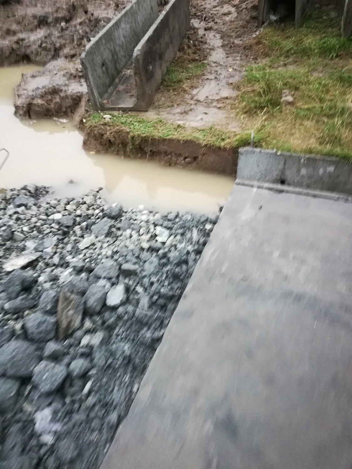 канава из камней, засыпка канавы, село глинское водопад, речка, река