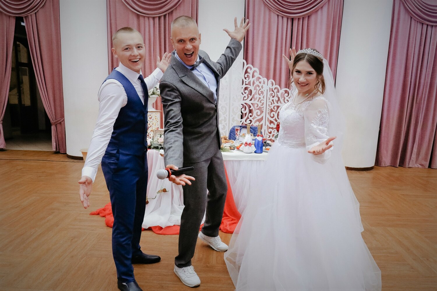 свадебный ведущий, свадьба, свадебный танец, мужчина, свадьба в стиле
