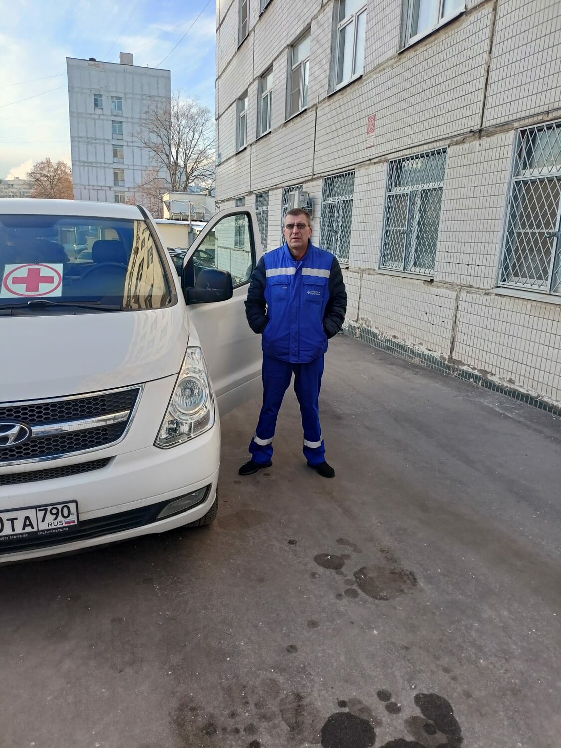 автомобиль скорой помощи, машина скорой, водитель скорой, автомобиль, мужчина