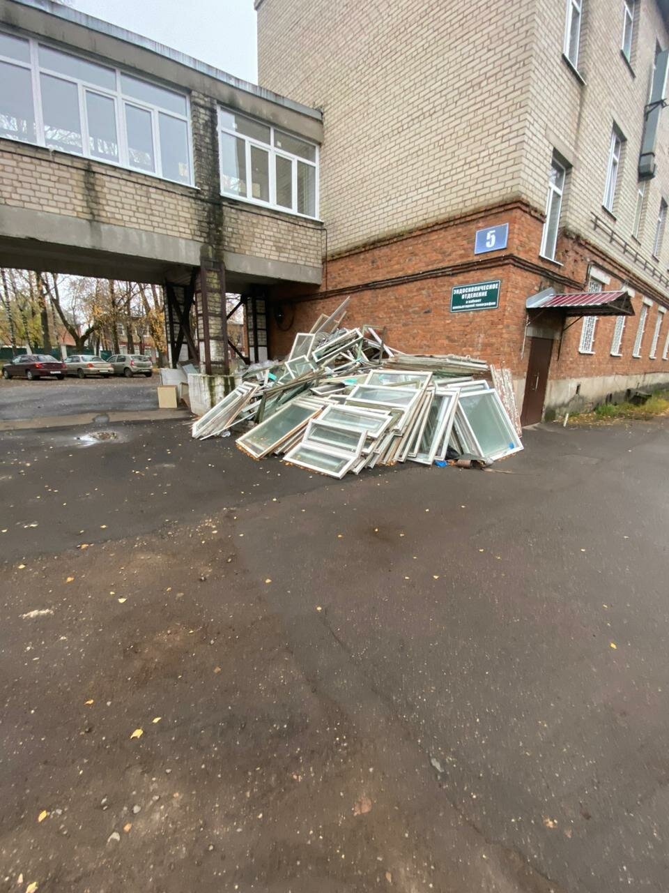 мусор, двор, мусор под окнами, мусорный бак на мусорке, улица